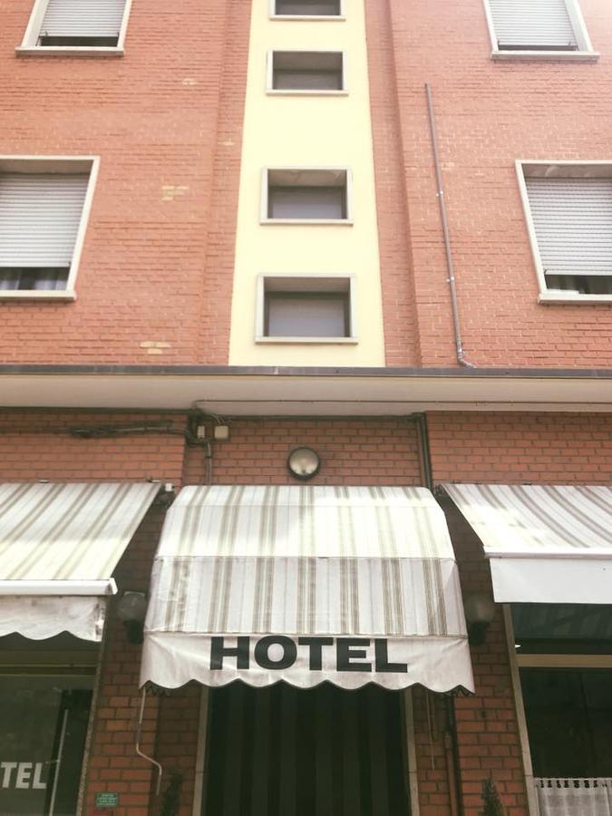 Hotel Cinzia Savignano sul Panaro Bagian luar foto