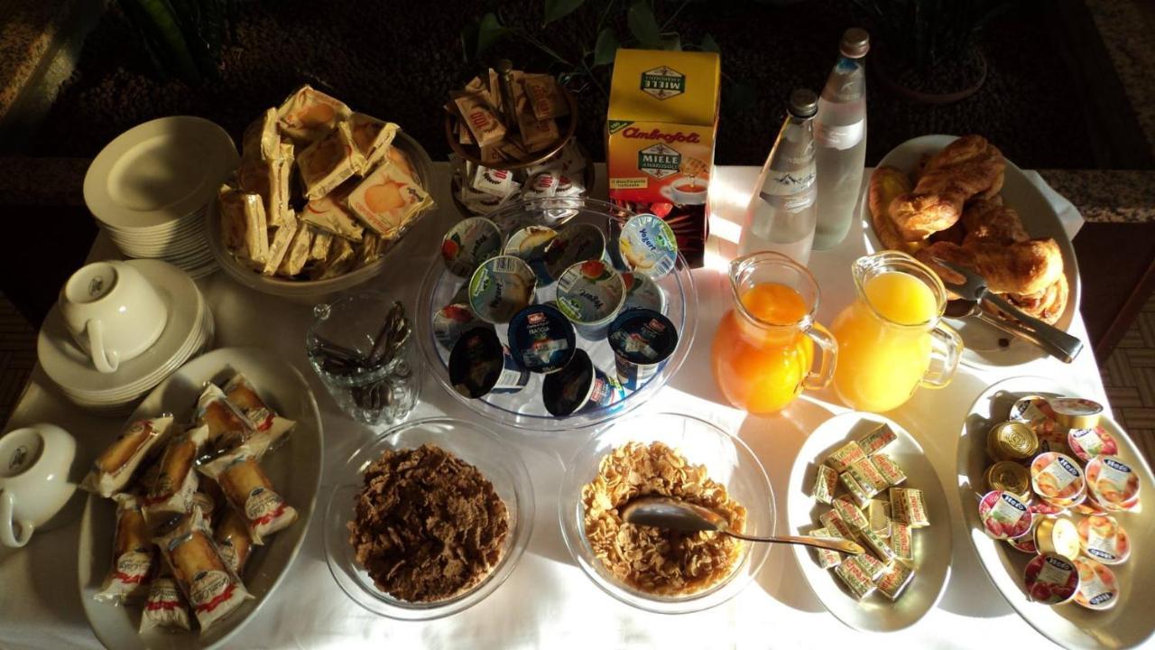 Hotel Cinzia Savignano sul Panaro Bagian luar foto